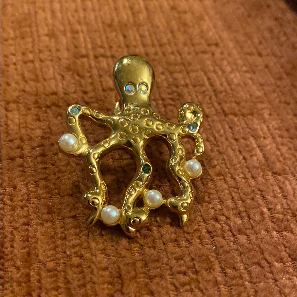Avon Octopus Coat Lapel Or Hat Pin Gold Tone 1-3/4” Tall  1-1/4” Wide